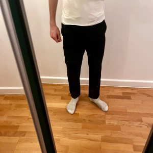 Nya Kostym byxor  - Kontakta oss via pm vid frågor. Kan stå för frakten. Nya sköna kostymbyxor. Regular fit