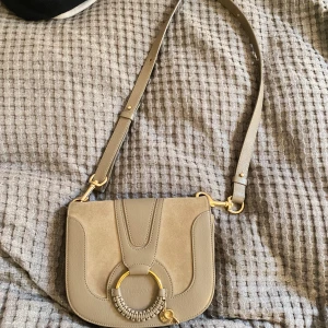 Så fin väska see by chloe! - Jättefin väska från see by chloe!! Köpt för 4000, använd endast några gånger😍