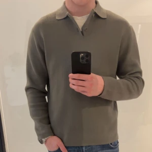 Långärmad Piké! - Tja säljer en fet långärmad piké från zara som är använd ett fåtal gånger. Nypris 400kr Mitt pris 149