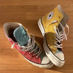 Converse x JW Andersson - Säljer ett par sköna Converse x JW Andersson.  Tar bud från 800:- Köp nu 1800:-   Cond:6/10?