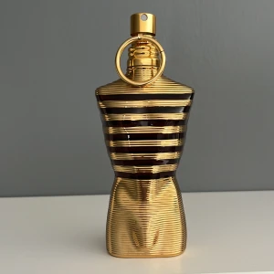 JPG elixir - En riktigt bra parfym från JPG jag skulle säga att det är min favorit ifrån dom. Och det är en perfekt vinter parfym som är väldigt sött och har mycket vanilj men den doftar helt underbart den är perfekt för en utekväll också nypris ligger på 1050kr