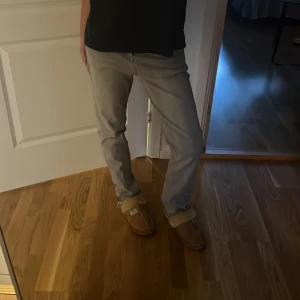 As snygga ljusgrå ltb jeans - Säljer dessa super fina ltb jeans i perfekt färg för sommaren🥰 pris 400. Passar nån som är s/m! 