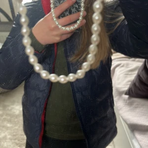 Pärl halsband  -  Halsband jag har gjort själv säljer för att tjäna pengar