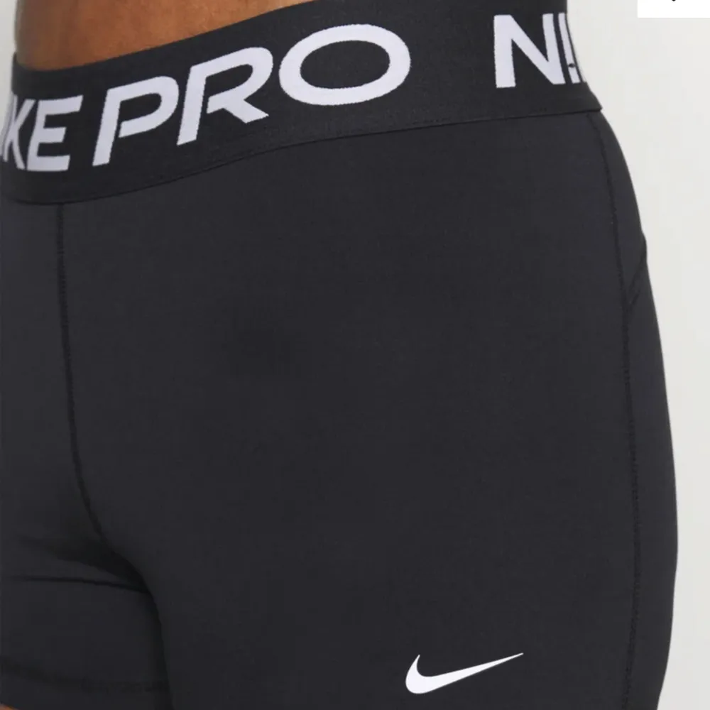 Säljer mina Nike pro shorts då dom blivit för små🥰. Shorts.