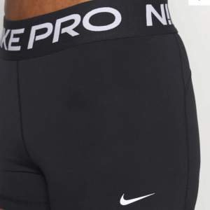 Säljer mina Nike pro shorts då dom blivit för små🥰
