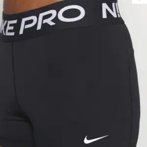 Säljer mina Nike pro shorts då dom blivit för små🥰