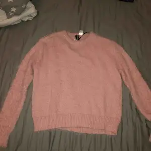 fluffig rosa tröja, aldrig använd