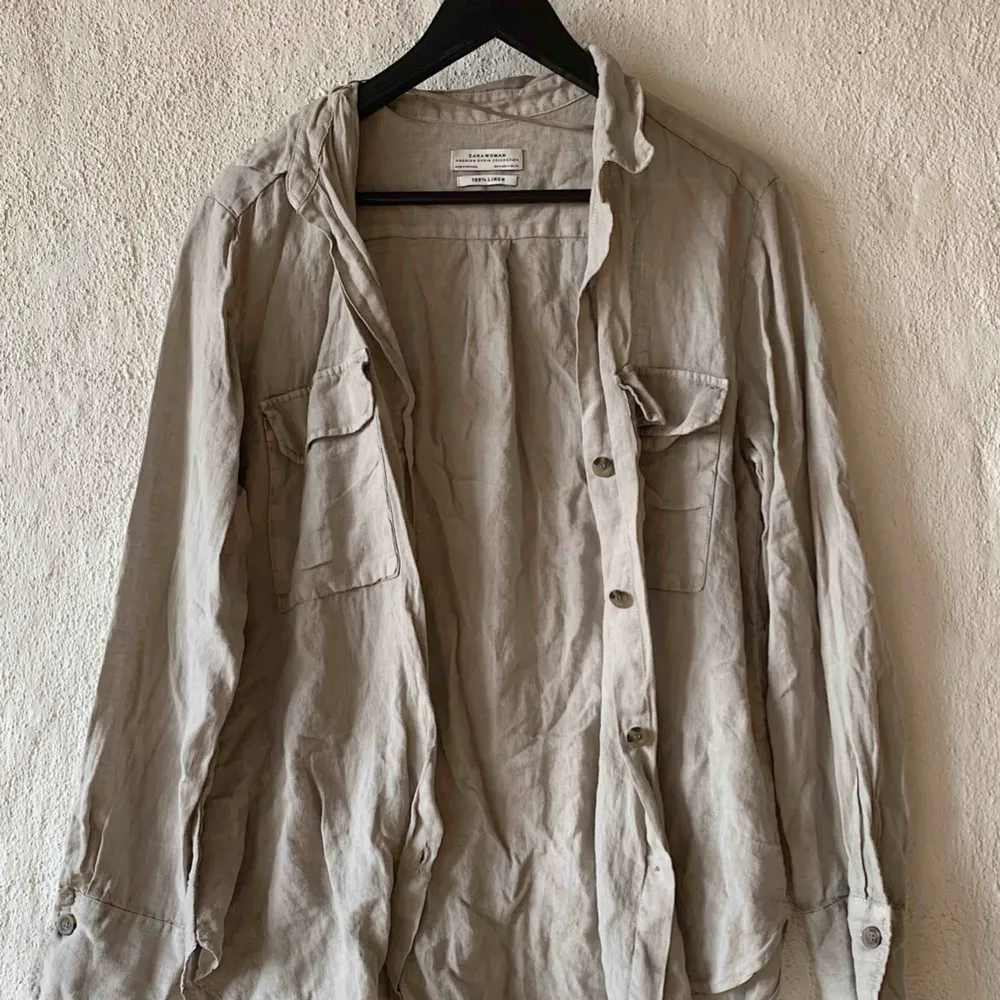 Linne-skjorta från Zara (finare när den är strykt haha). Aldrig använd ✨. Skjortor.