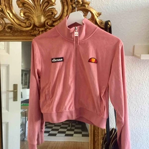  - Jättemjuk och skön jacka från Ellesse!🌸