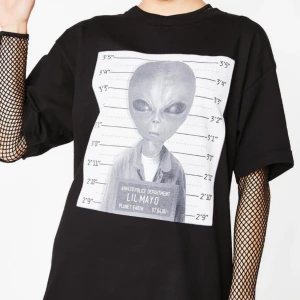  - UNUSED T-SHIRT FROM DOLLSKILL 🖤✨ Selling because it was not of my taste.