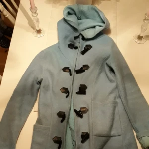  - Ullkappa,lång blå.