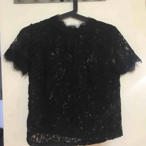  - Spets tröja från zara säljs för den inte passar köpt för 1 månad sen!