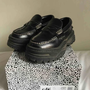  - Eytys Angelos, har används men är i bra skick :-) Möts upp i Stockholm annars betalar köpare för frakt!