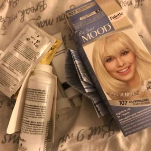  - Helt ny hårfärg bara öppnad och sett ifall allt är med. Kan frakta men då står köparen för frakten (30kr). Tar även swish☺️