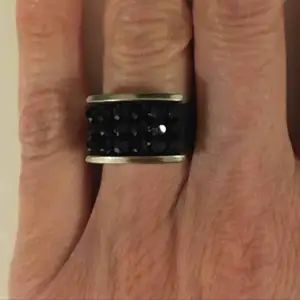 Black leather swarovski ring Size 15,5 (55,5)