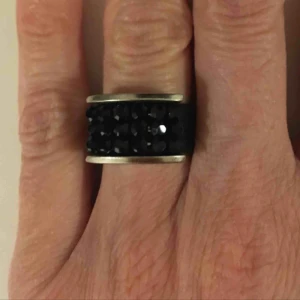  - Black leather swarovski ring Size 15,5 (55,5)