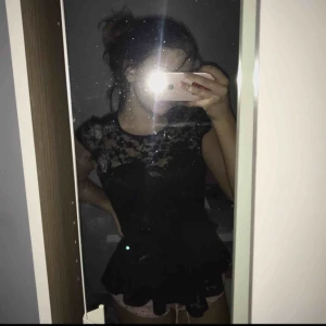  - Svart spets topp Super fint skick! Storlek xs