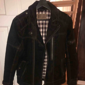  - Jättefin biker jacka från jofama, säljer den pga av stort behov av pengarna.. jackan är helt felfri och nypris ligger på ca 3500kr