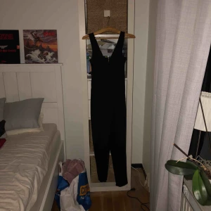  - Jumpsuit från bubbleroom i storlek S. Endast använd 1 gång. Frakt tillkommer