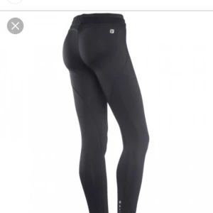  - Tights som formar rumpan. Säljer pga att dom är för små :)