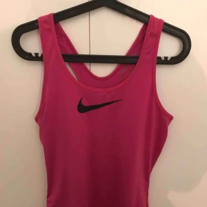  - Oanvänt träningslinne. 