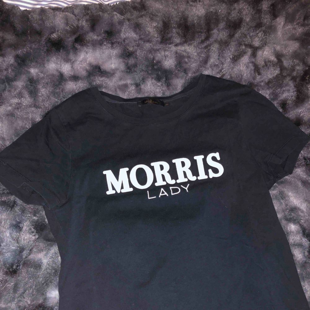 T-shirt från Morris Lady i begagnat men bra skick.  Bjuder på frakten om du köper 2 eller fler grejer!. T-shirts.