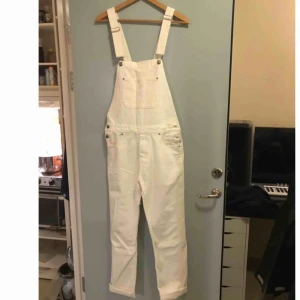  - Helt nya asos hängselbyxor, pris kan diskuteras :)