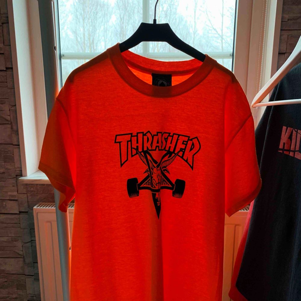 Thrasher T-shirt aldrig använd! färgen är neon orange. pris kan diskuteras!. T-shirts.
