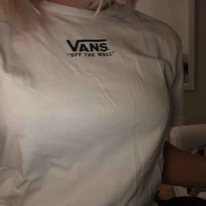  - Säljer en vans T-shirt💕 knappt använd Kan skickas mot fraktkostnad 