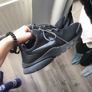  - Säljer dessa Nike presto, gått upp vid tån men går att fixa. 