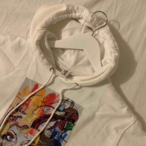  - Fin och skön hoodie från the cool elephant. Använd ett fåtal gången men som ny💜💜 Frankt ingår i priset 