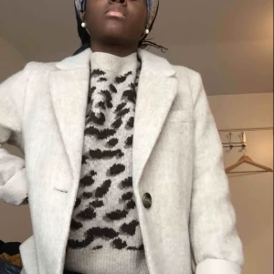  - Säljer den här jätte snygga höstkappan från H&M, använd endast en gång🍁. För mer bilder skicka PM