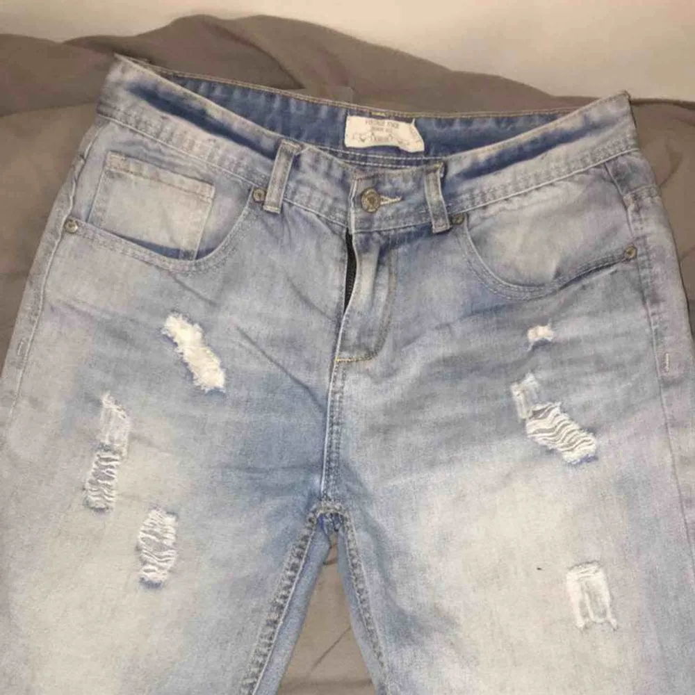 Ett par ljusblåa shorts från Knox, använda ett fåtal gånger, säljer eftersom att de var för stora. Köparen står för frakt.. Shorts.