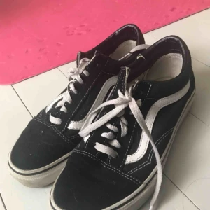  - Skor från vans, lite slitna men forfarande snygga