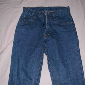  - Boyfriedsjeans mycket bra sick. 155-165cm.Frakt ingår