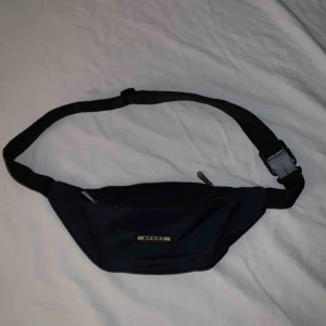  - En helt oanvänd midjeväska 