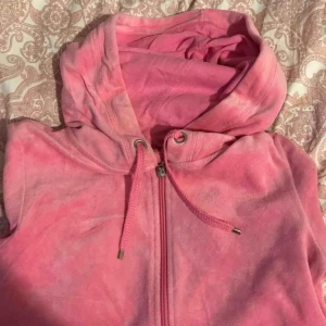  - Mysig tjocktröja från Cubus. Använder aldrig längre, därför säljer jag den. 