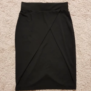  - Säljer en superfin kjol från märket Ichi, helt ny med tag kvar 🌸😊