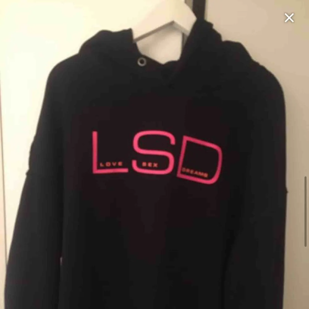 Misbhv LSD hoddie perfekt för nästa ”trip” Size s sitter oversized Knappt använd . Hoodies.