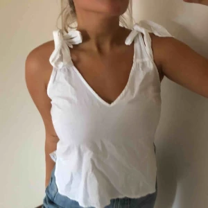  - Jättefint linne i icke-stretch material med knytning i banden, Rut&Circle