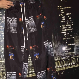  - Ett par jättefina byxor från shein. Använda 1 gång Köpte dom för 159 kr