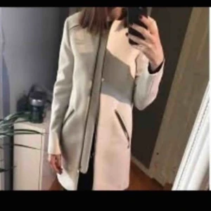  - Vit kappa från zara 