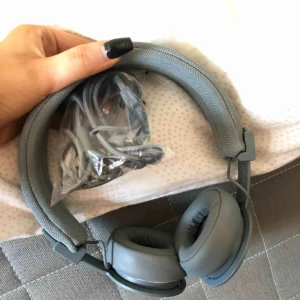  - Säljer mina Plattan 2 Bluetooth Urbanears. Har ej kvar förpackningen. Du får självklart med dig laddarsladd. 350kr+ frakt 60kr