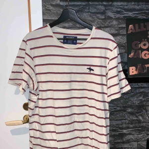  - T-shirt från pull and bear