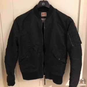  - Säljer min schott jacka som är i topp skick för den passar tyvärr inte mig längre. Storlek M