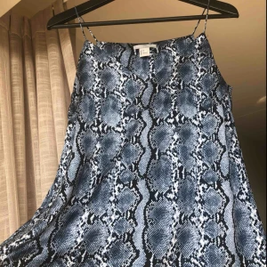  - Linne från H&M! Säljer pga för litet. Bud från 20kr. Köparen står för frakt