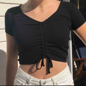  - Jättefin topp från new Yorker med orginal pris på 100, använt fåtal gånger😊