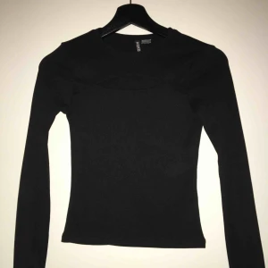  - Aldrig använd långärmad topp från HM i ribbat material. 