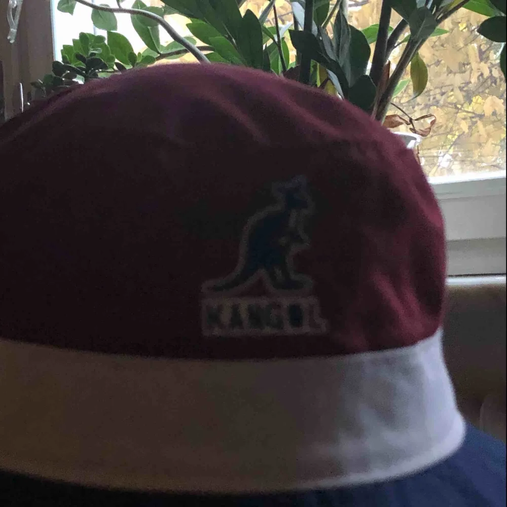 Äkta kangol hatt från 90talet, riktigt fint bevarad men kommer tyvärr aldrig till användning. Övrigt.