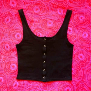  - 💗 Svart linne med silverknappar 💗 Frakt är inkluderat i priset! Skriv gärna om du har några frågor! 💕